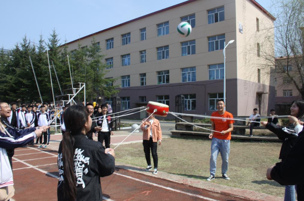 計算機應(yīng)用技術(shù)學(xué)院心理拓展訓(xùn)練