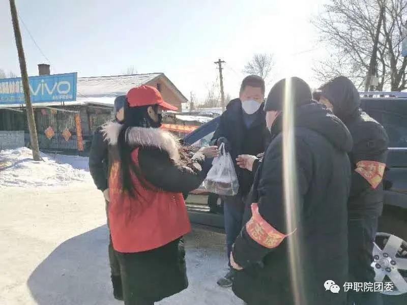 職院學(xué)子用實際行動踐行“雷鋒”精神